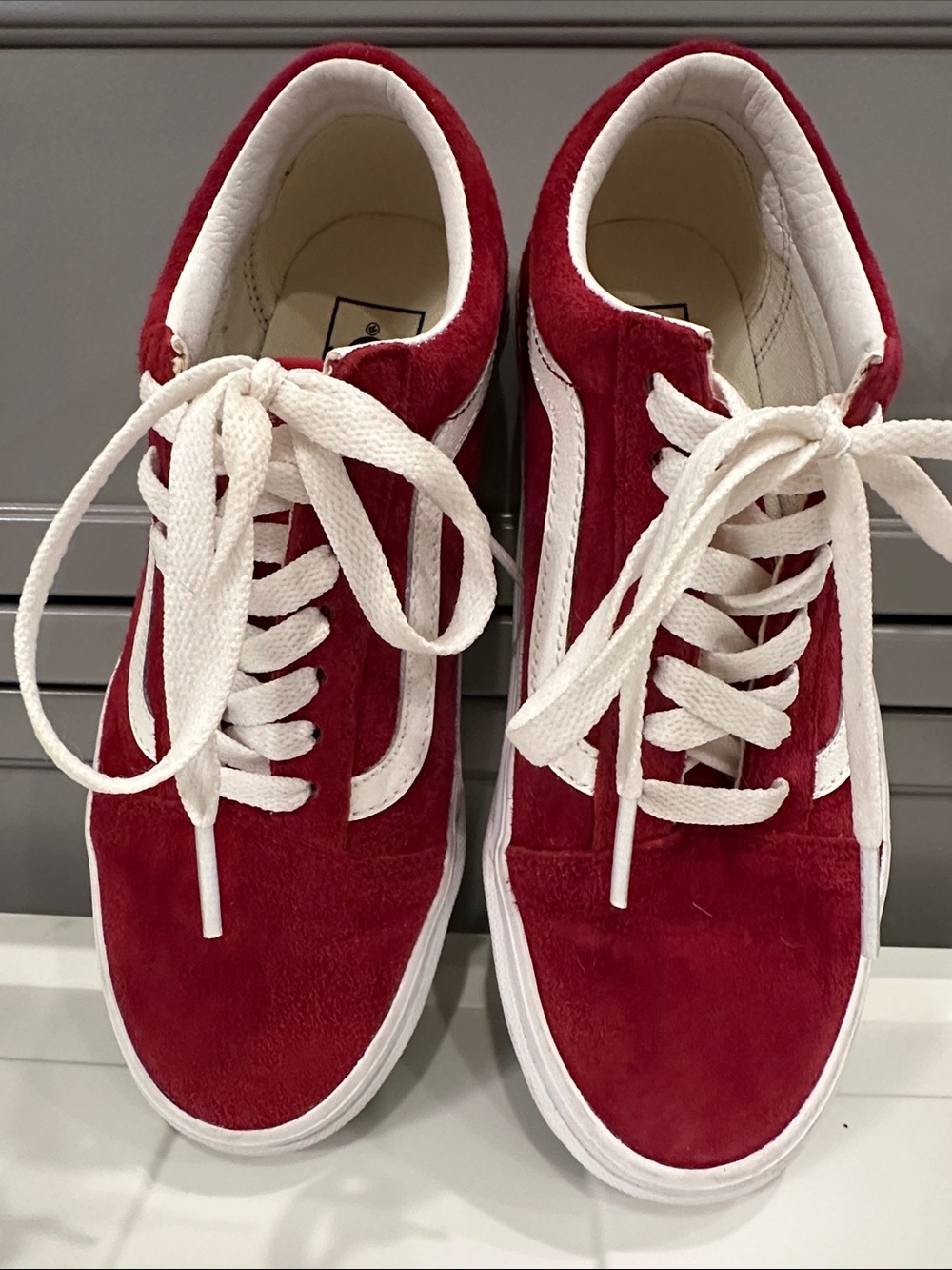 Vans Classic Low-Top Sneakers in Suede Red with White Stripe - Picture 3 of 4